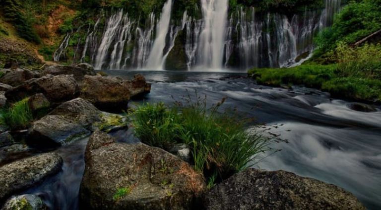 A Guide To The Most Vibrant Waterfalls In The UAE